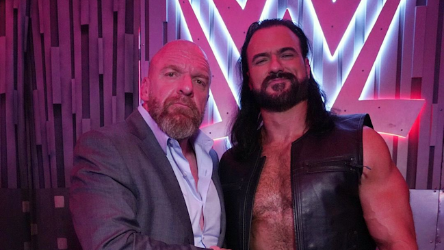 Drew McIntyre celebró su renovación en WWE con una foto junto a Triple H y un potente mensaje